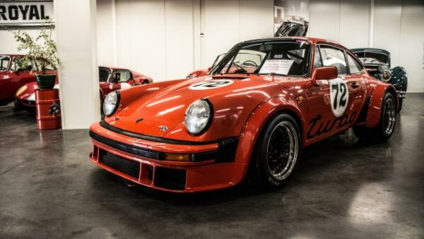 PORSCHE 930 TURBO 3.3L GROUPE 4