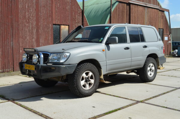 2001 TOYOTA LANDCRUISER HDJ 100 FIA