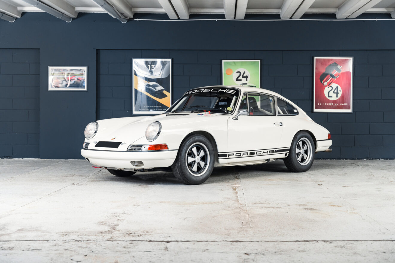 PORSCHE 911 T/R SPECS