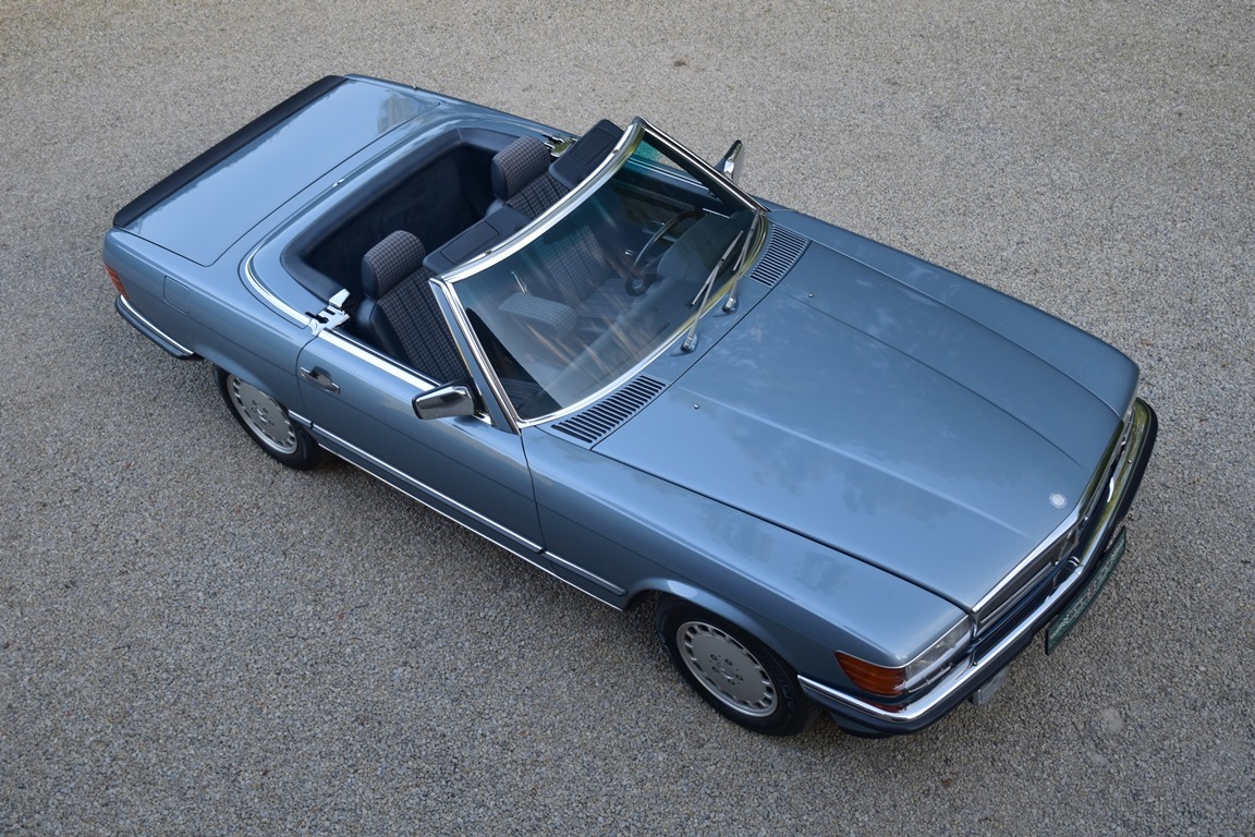MERCEDES 560 SL. SEULEMENT 37.850 KM