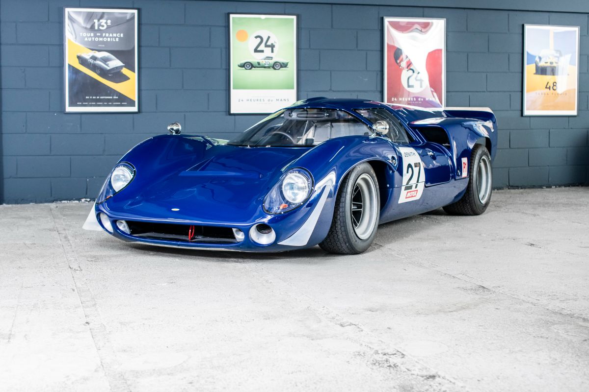 LOLA T70 MKIII