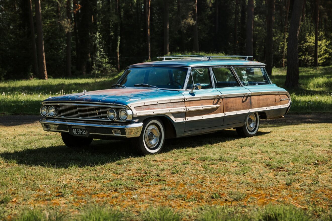 FORD COUNTRY SQUIRE
