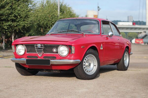 ALFA ROMEO GIULIA GT 1300 JUNIOR