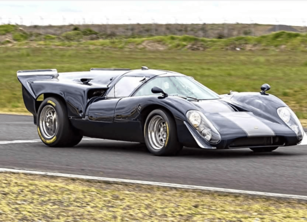 LOLA T70 MkIII B REPLICA