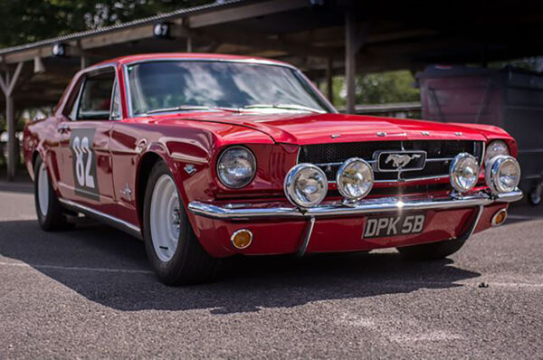 FORD MUSTANG RACING