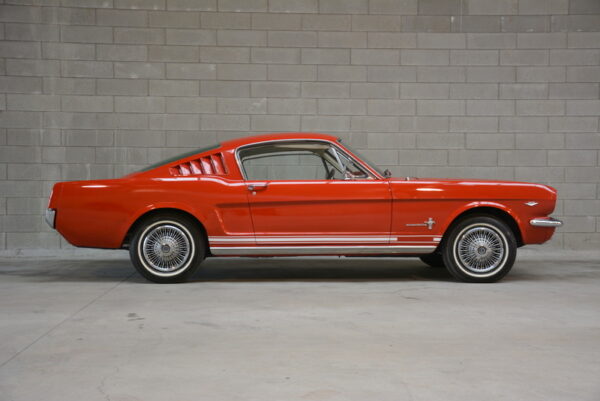 FORD MUSTANG FASTBACK