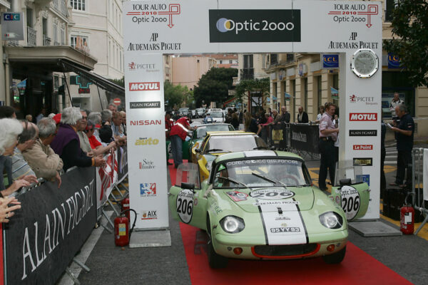 A LOUER LOTUS ELAN 26 R POUR TOUR AUTO 2020