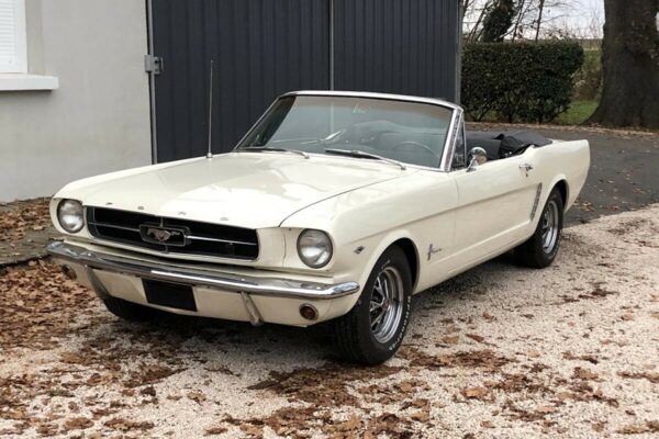 FORD MUSTANG CABRIOLET