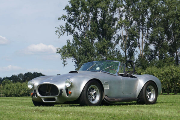 AC COBRA 427 REPLICA BY KIRKHAM