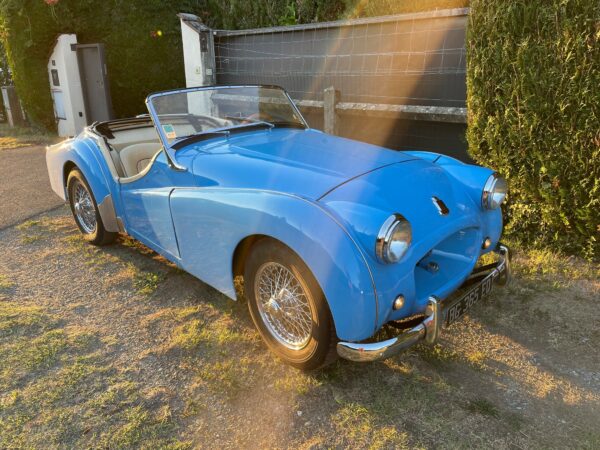 TRIUMPH TR2