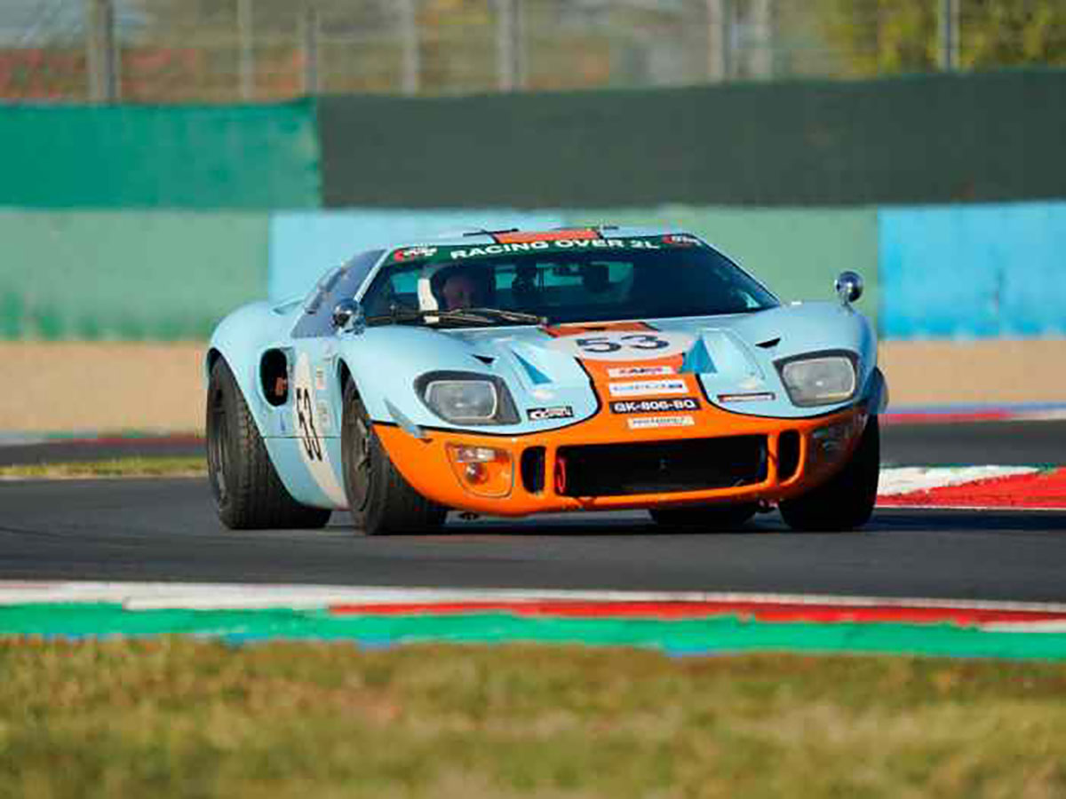 FORD GT40 SUPERFORMANCE